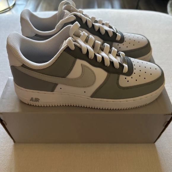 NIKE AIR FORCE 1 LE (GS) 6Y NWT - Picture 2 of 11